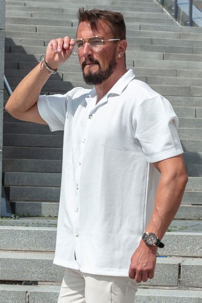 Strukturēta balta īsroku krekls ar apkakli
